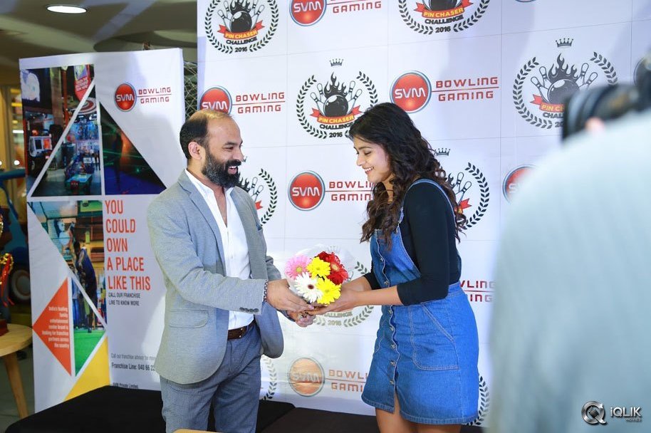 Nanna-Nenu-Naa-Boyfriends-Movie-Team-At-S-V-M-Mall